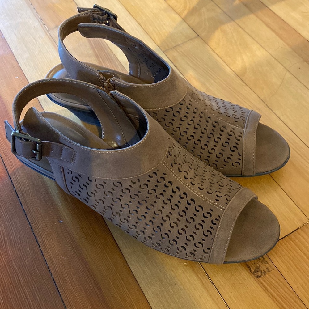 Leather sandals